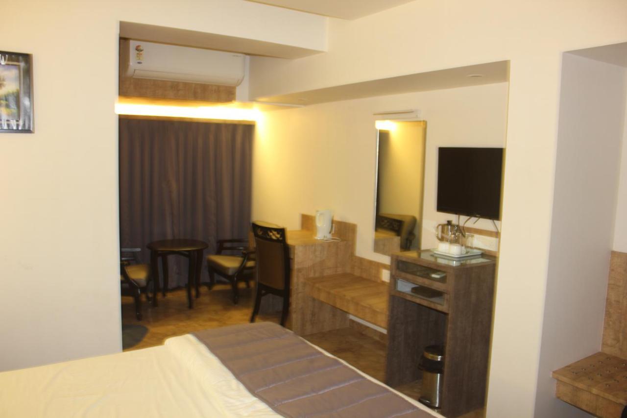 Hotel Nimantran Navi Mumbai Exterior foto