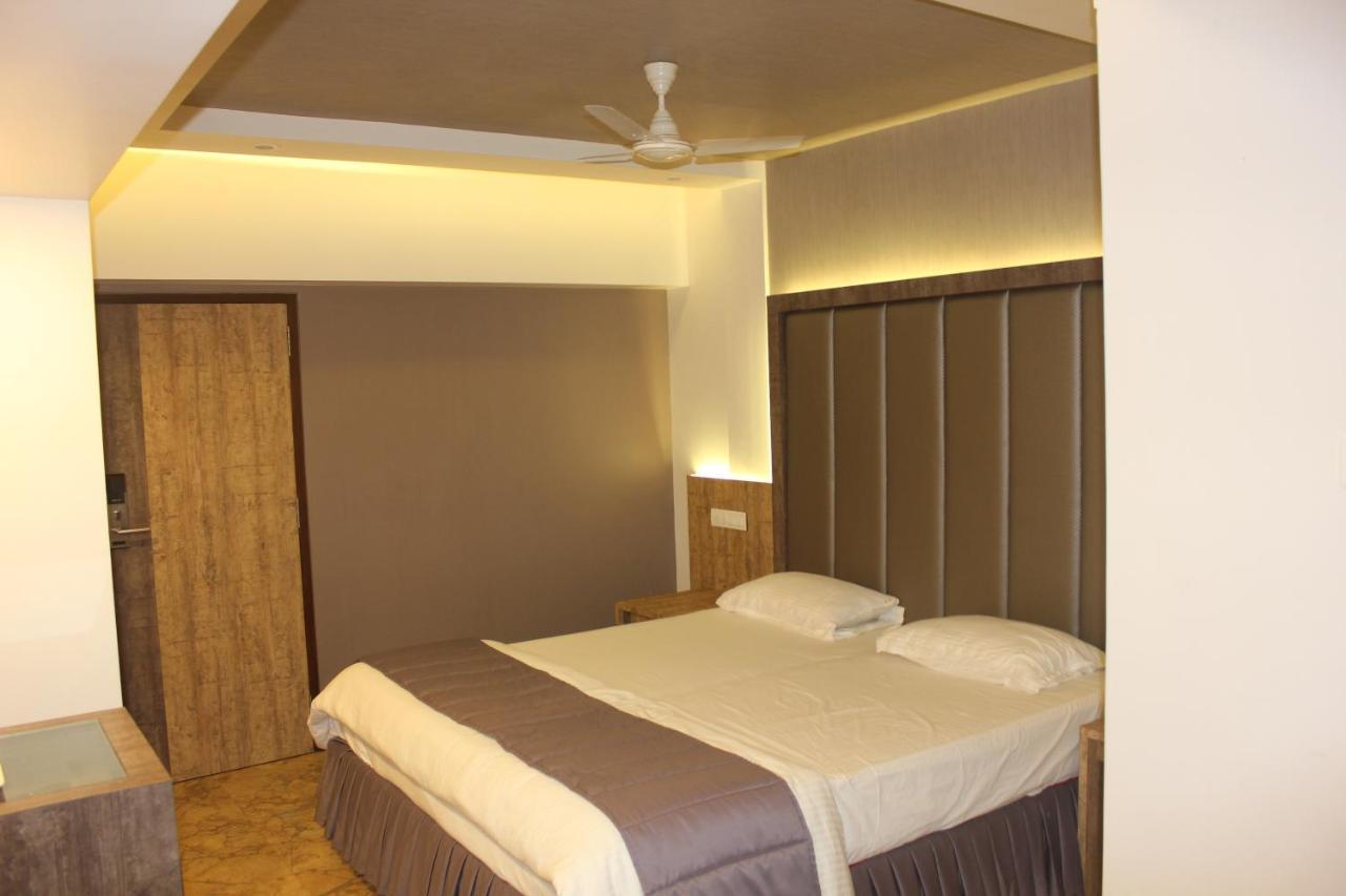 Hotel Nimantran Navi Mumbai Exterior foto